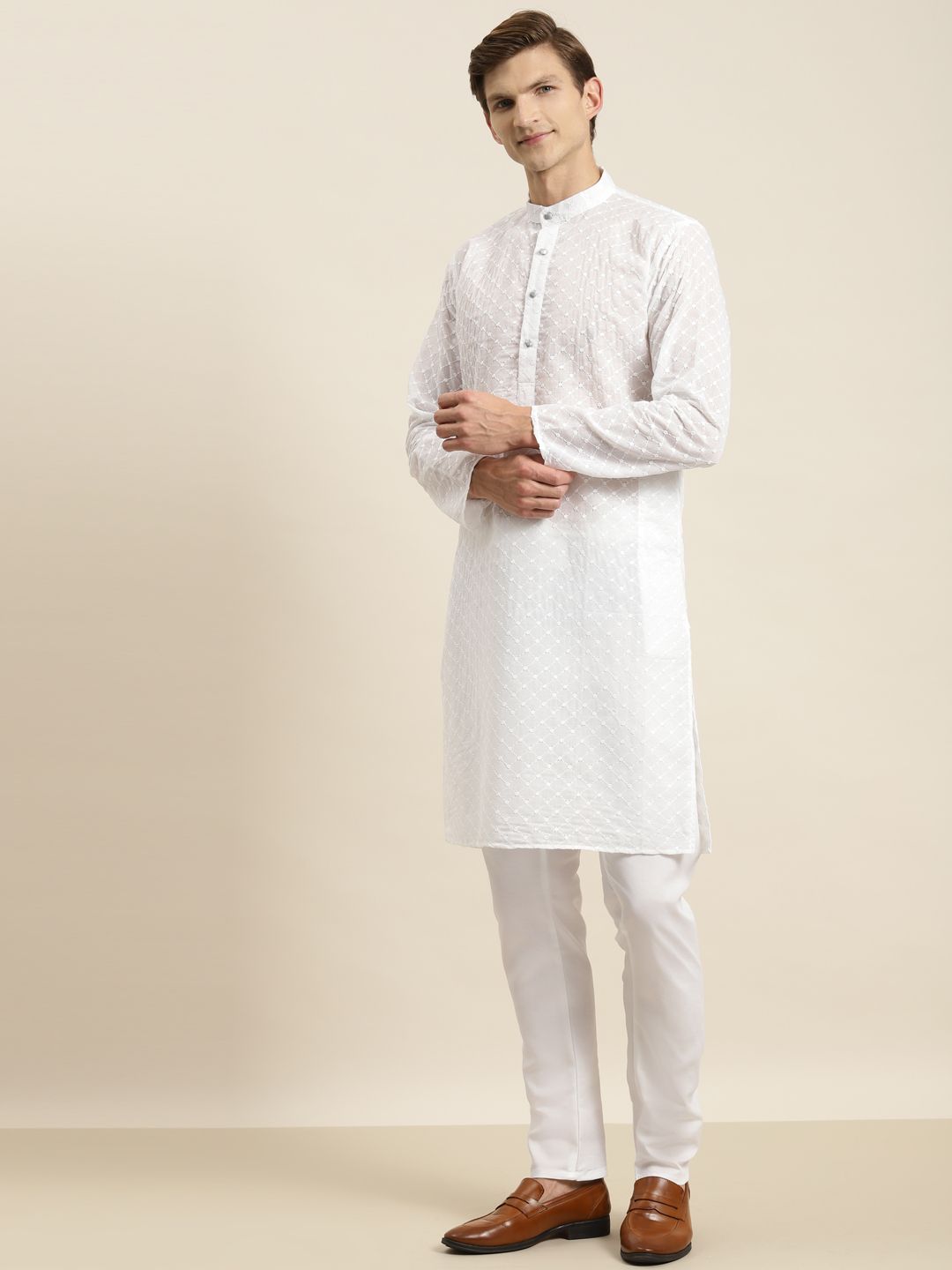 SOJANYA Lelaki White Chikankari Pure Cotton Kurta dengan Piyama & Jaket Nehru