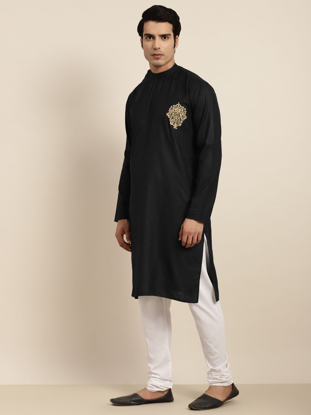 Anug by SOJANYA Men Black Thread Work Band Collar Pure Cotton Kurta