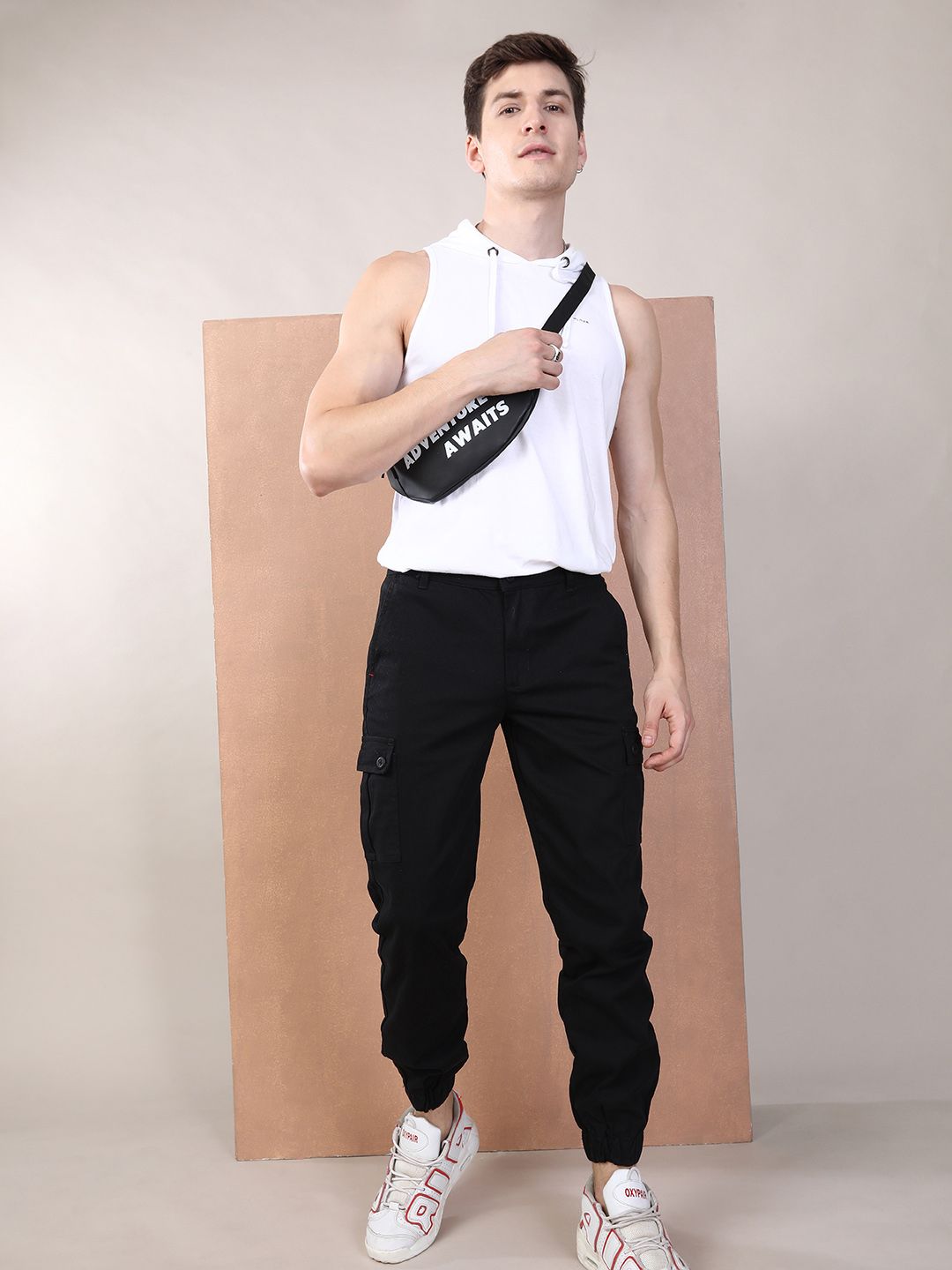 Lelaki garaj India yang langsing joggers pepejal