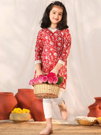 VASTRAMAY Girls Floral Printed V-Neck Cotton Kurta