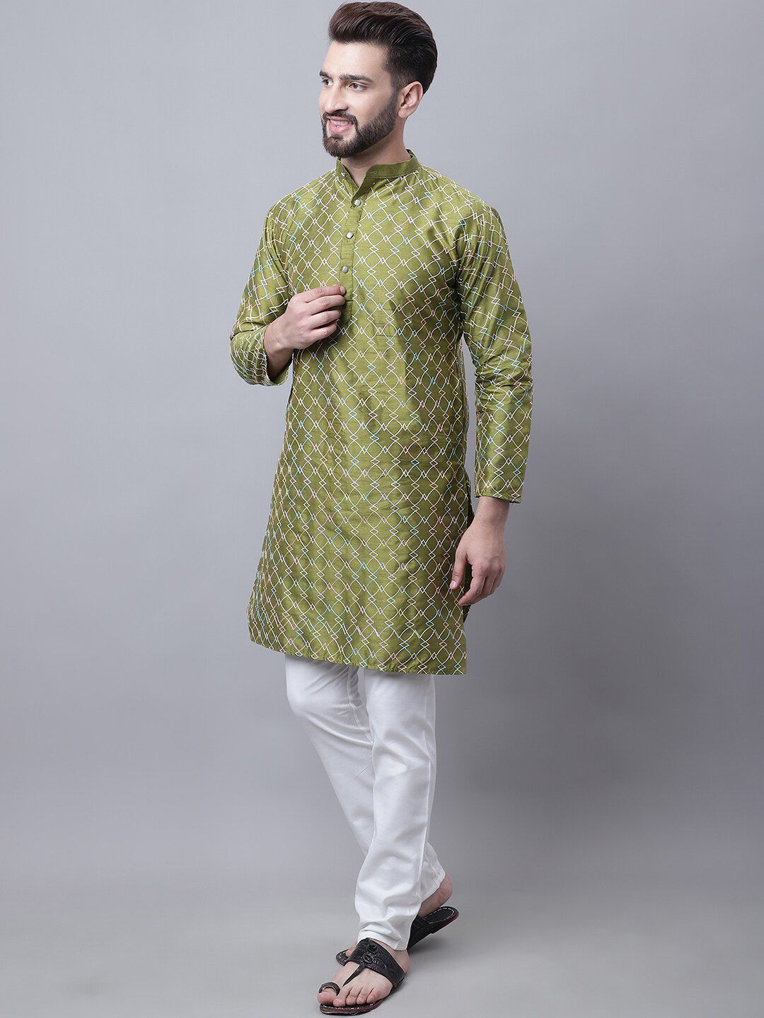 SOJANYA Embroidered Thread Work Kurta With Churidar
