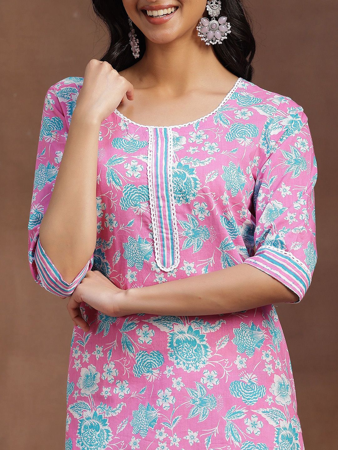 Libas Women Floral Printed Gotta Patti Floral Kurta