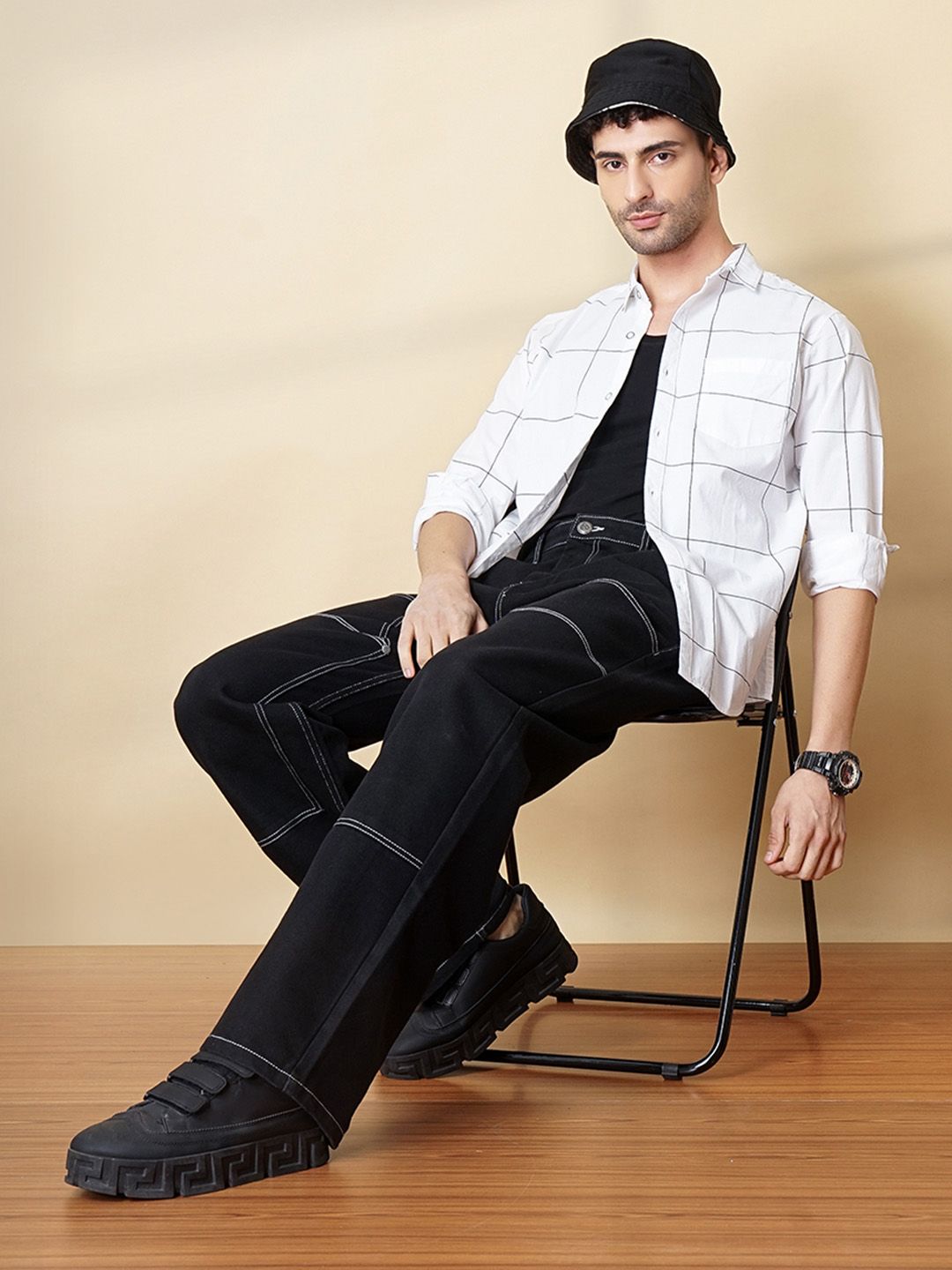 The Indian Garage Co Men White & Black Slim Fit Checked Casual Shirt