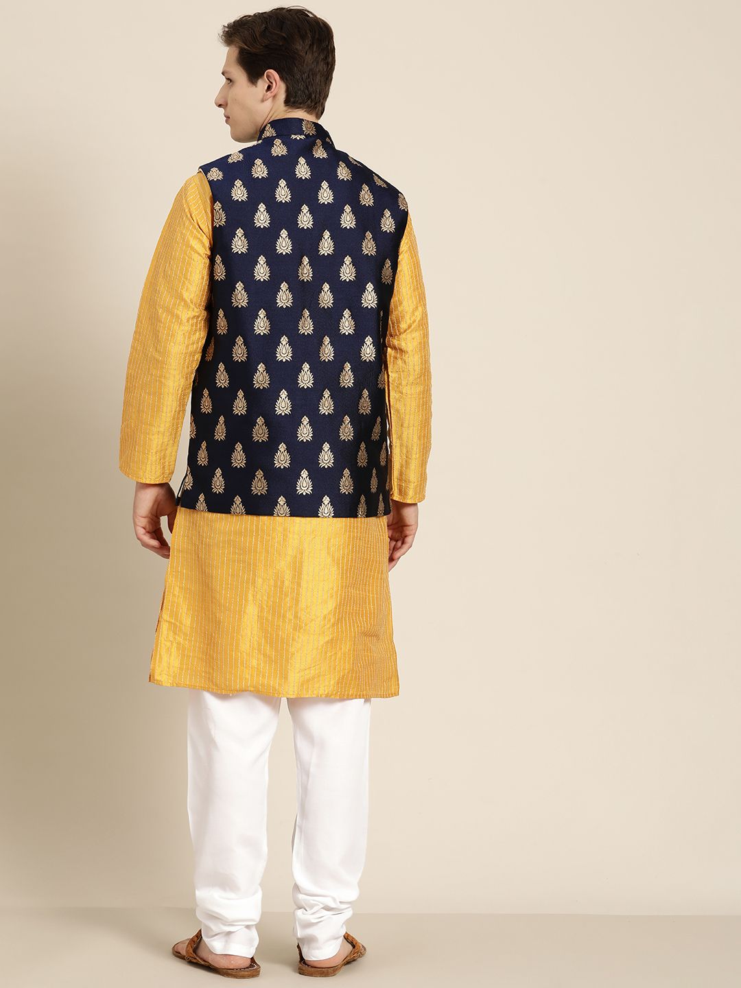 SOJANYA Lelaki Mustard Yellow & Beige Striped Thread Work Straight Kurta Churidar NehruJacket