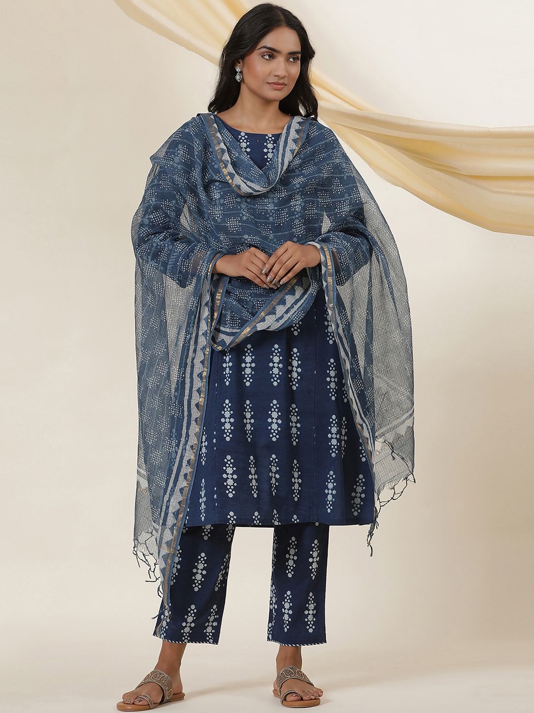 W Floral Printed Leher Bulat Kapas Kurta Lurus