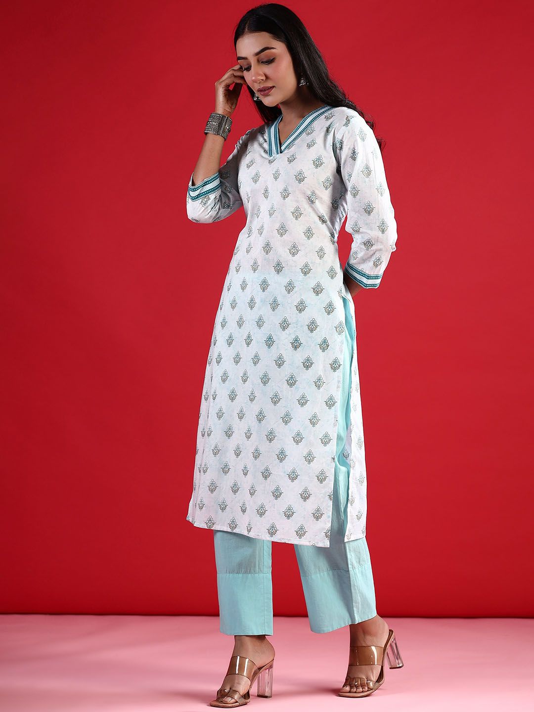 Indo Era Floral Printed V-Neck Long Sleeves Straight Cotton Kurta