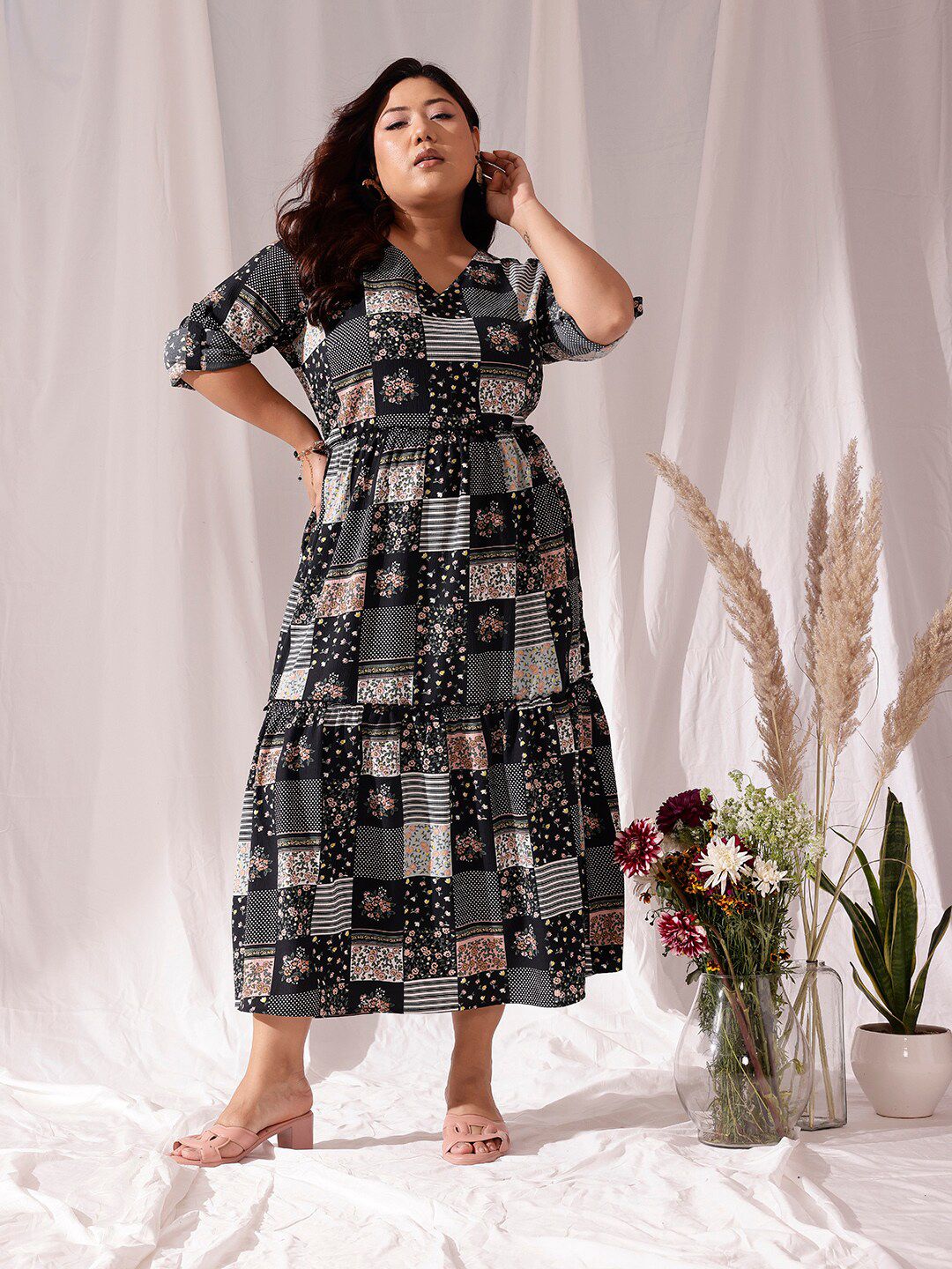 CURVY STREET Black Geometric Printed V-Neck Flared Fit & Flare Dress