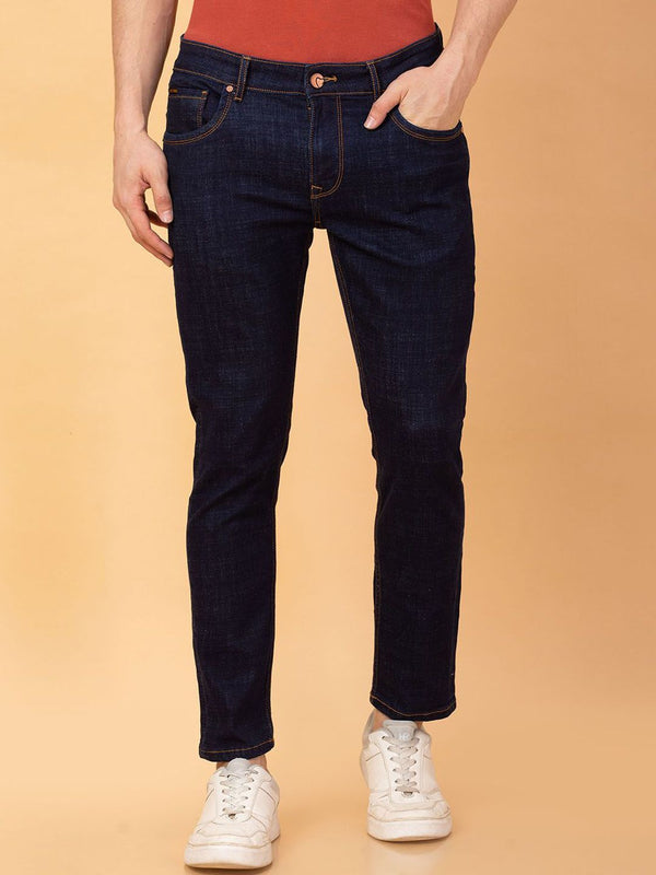 Menjadi seluar jeans lelaki manusia