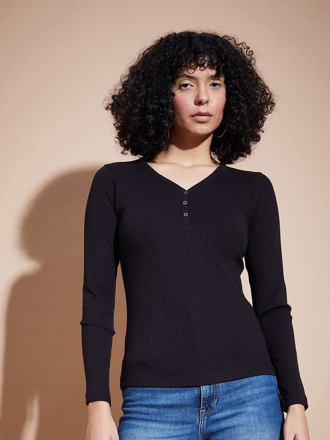 SASSAFRAS BASICS Ribbed V-Neck Fitted Top