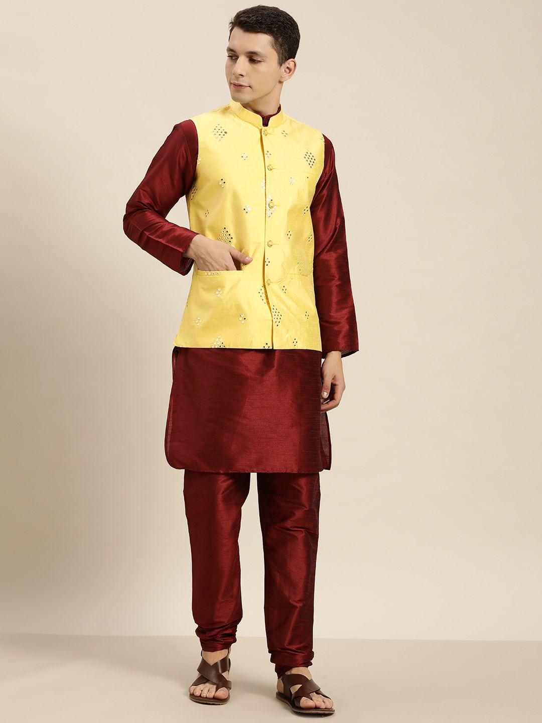 SOJANYA Maroon Mirror Work Kurta dengan Churidar