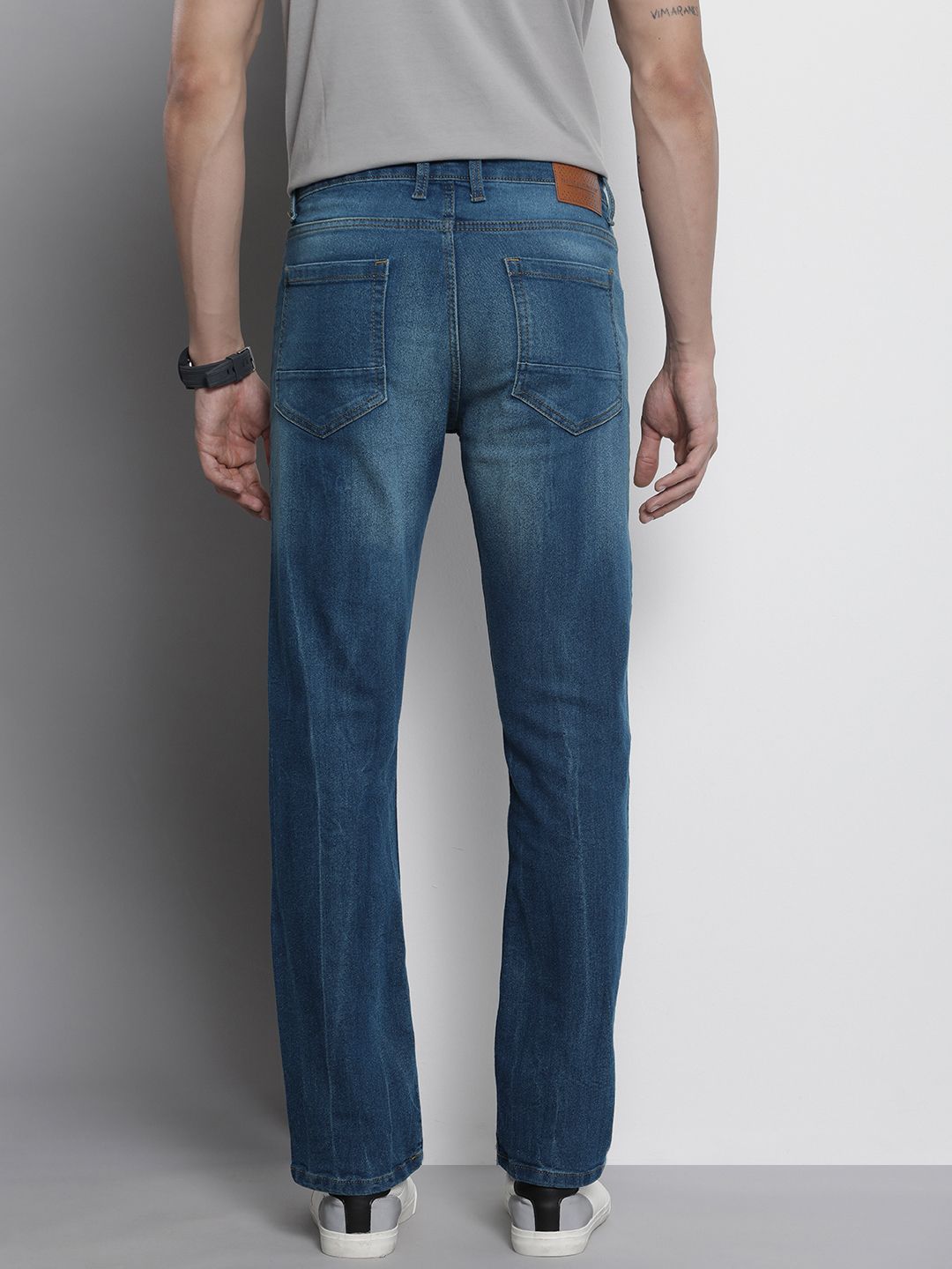 The Indian Garage Co Men Slim Straight Fit Light Fade Stretchable Jeans