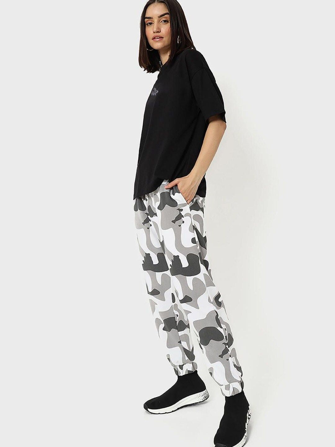 Bewakoof Women Black Drop-Shoulder Sleeves Oversized  100% Cotton T-shirt