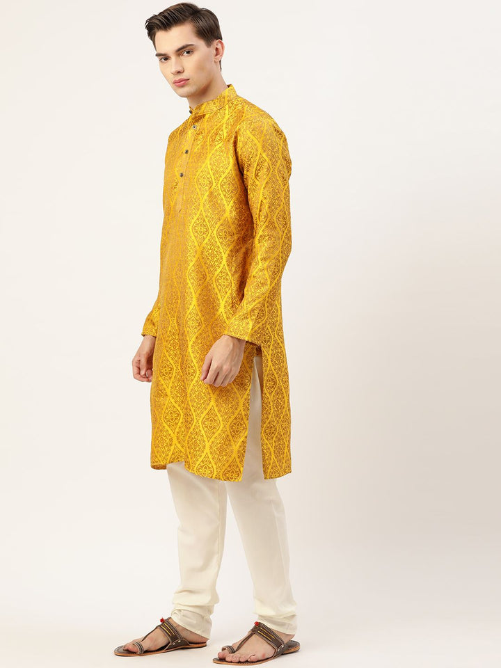 SOJANYA Kurta Motif Etnik Mustard Kuning & Putih Putih dengan Churidar