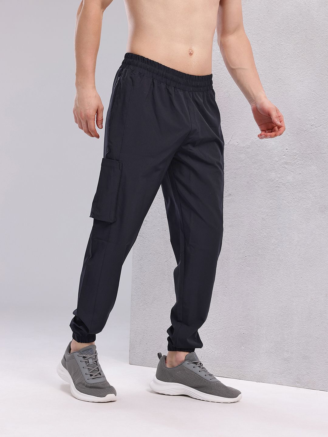 HRX by Hrithik Roshan Men Mid-Rise Rapid-Dry Training Cargo-Style Joggers