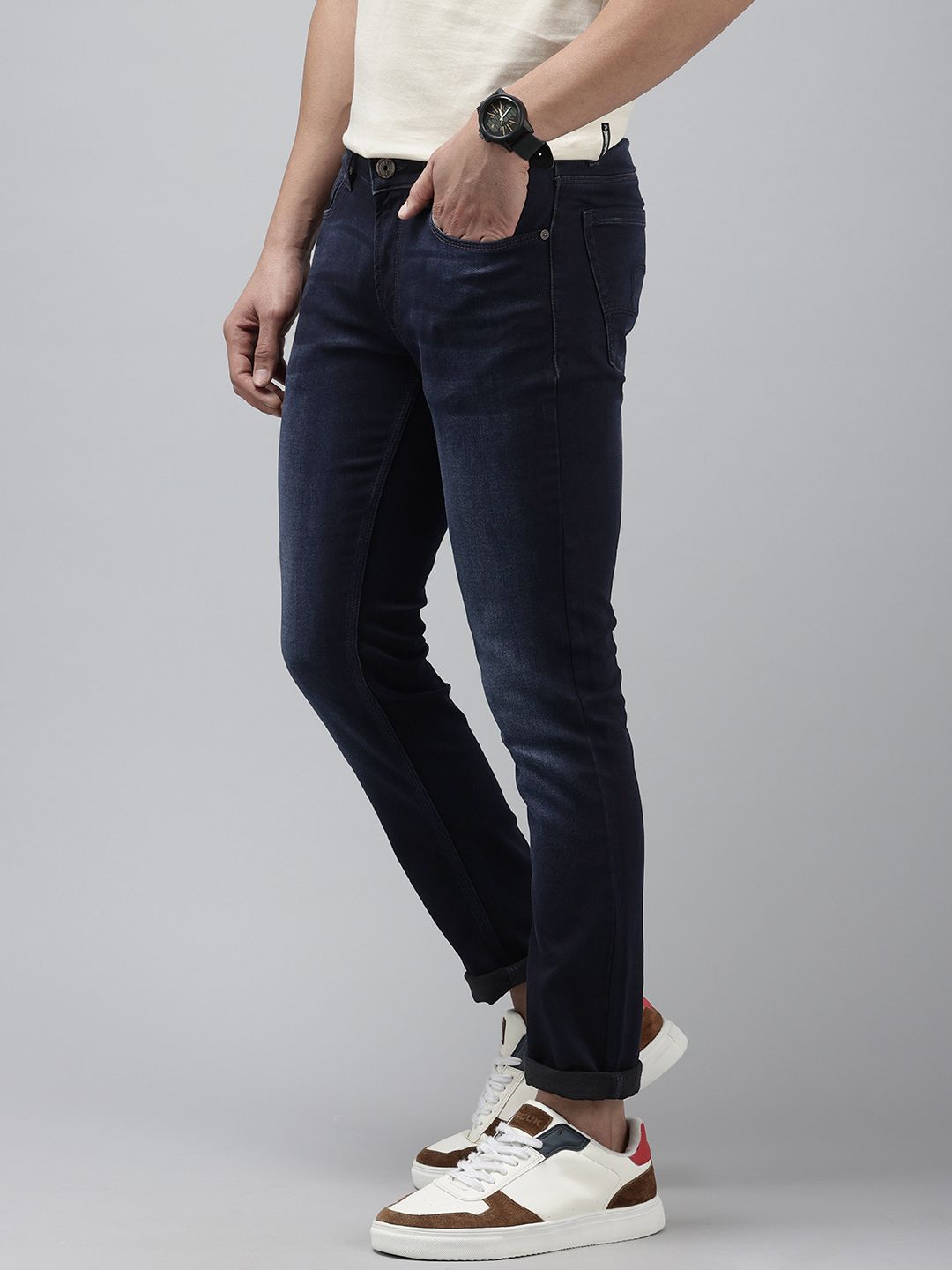Spykar Men Slim sesuai dengan jeans yang boleh diperbaharui dengan cahaya rendah