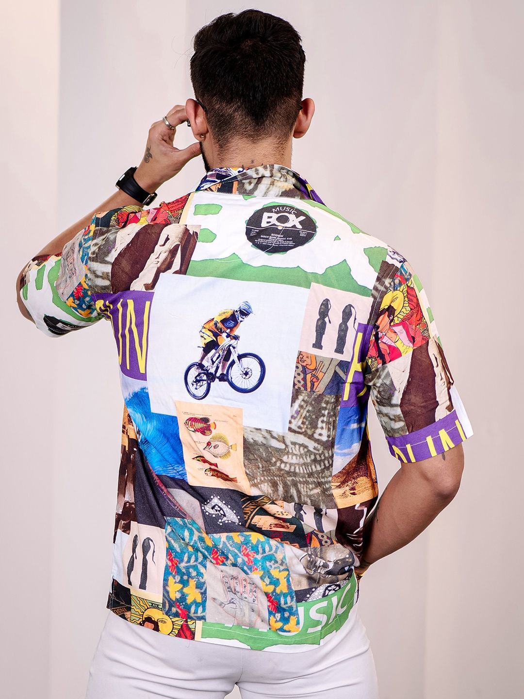 Baju Kasual Kolar Spread Bercetak Grafik Eszett