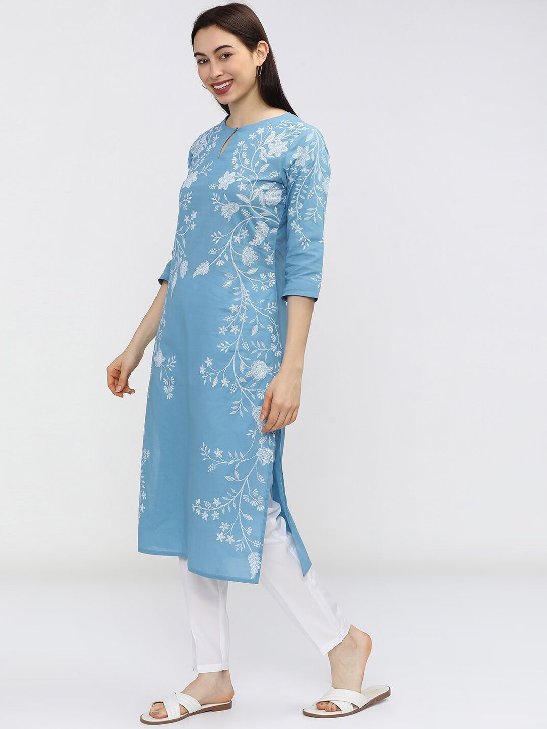 Vishudh Women Blue Floral Printed Keyhole Neck Kurta