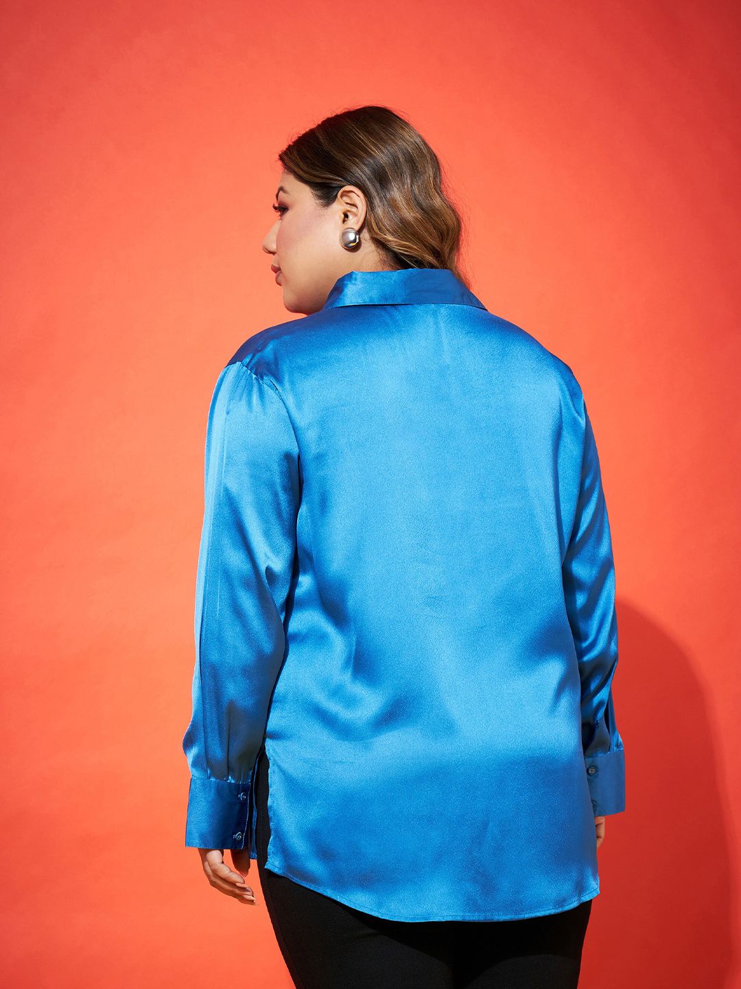 SASSAFRAS Curve Blue Comfort Spread Collar Opaque Satin Casual Shirt