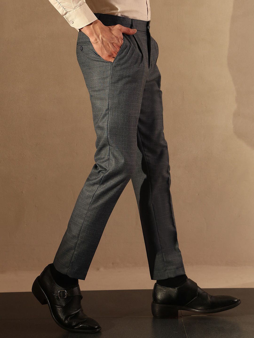 DENNISON Men Tapered Fit Self Check Pleated Trouser