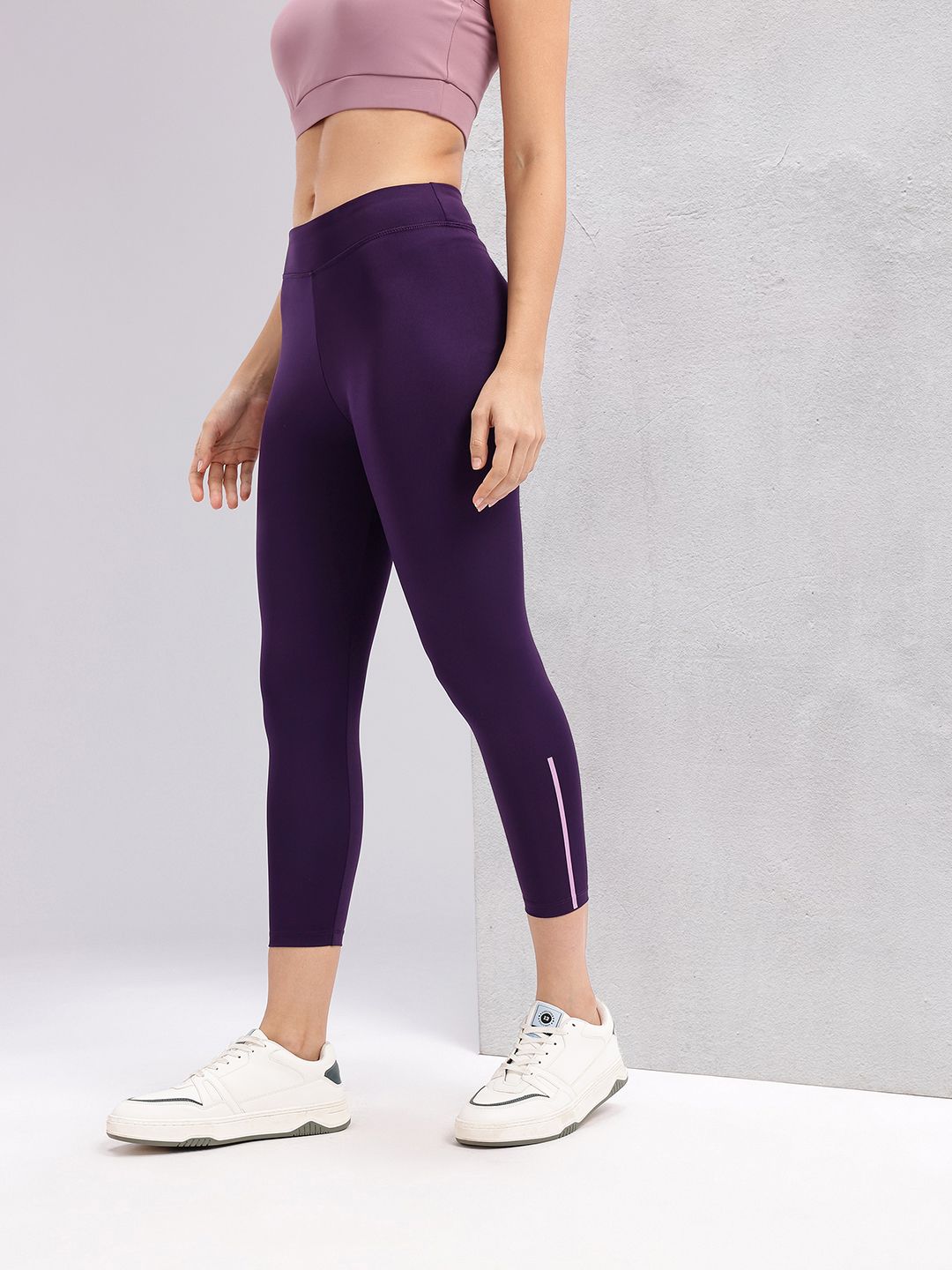 HRX by Hrithik Roshan Women Brand Logo Print Mid-Rise Rapid-Dry Lifestyle Tights