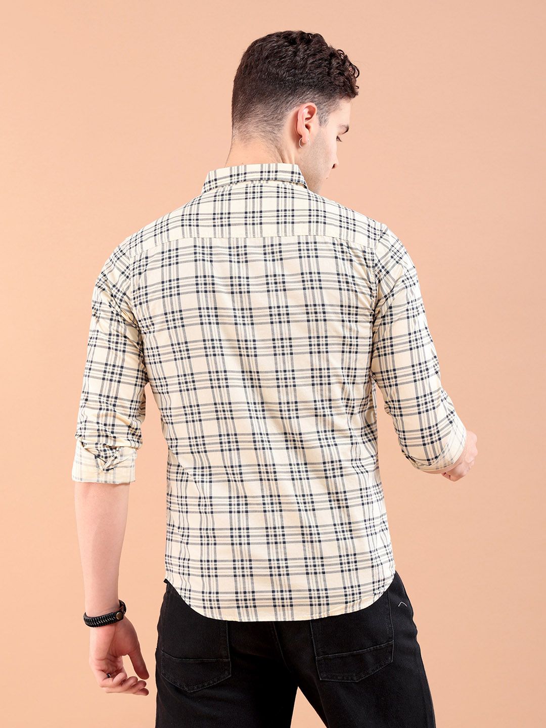 The Indian Garage Co Men Cream-Coloured & Black Slim Fit Checked Casual Shirt