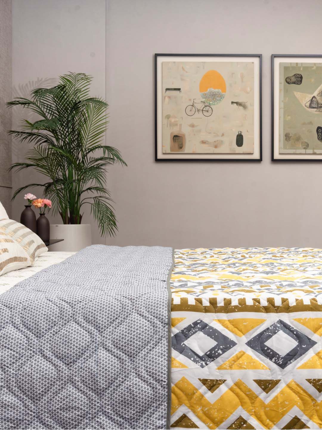 URBAN SPACE White & Yellow Geometric AC Room Double Bed Blanket