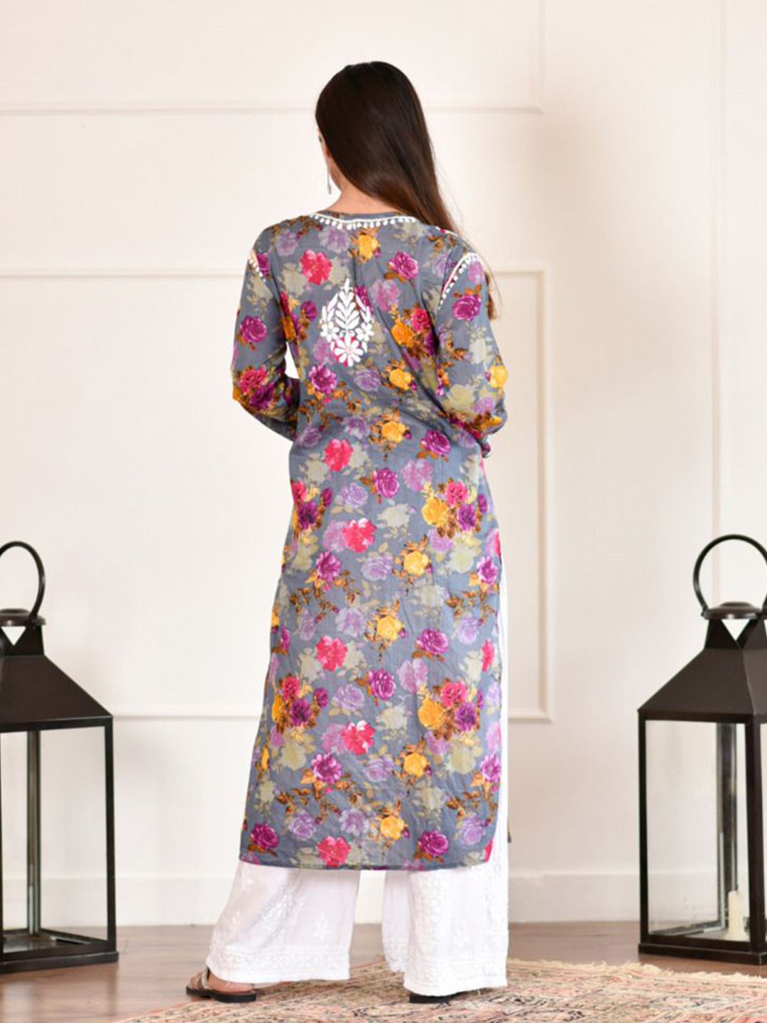Rumah Wanita Chikankari Kelabu Gelap Mulmul Chikankari Sulam Kurta