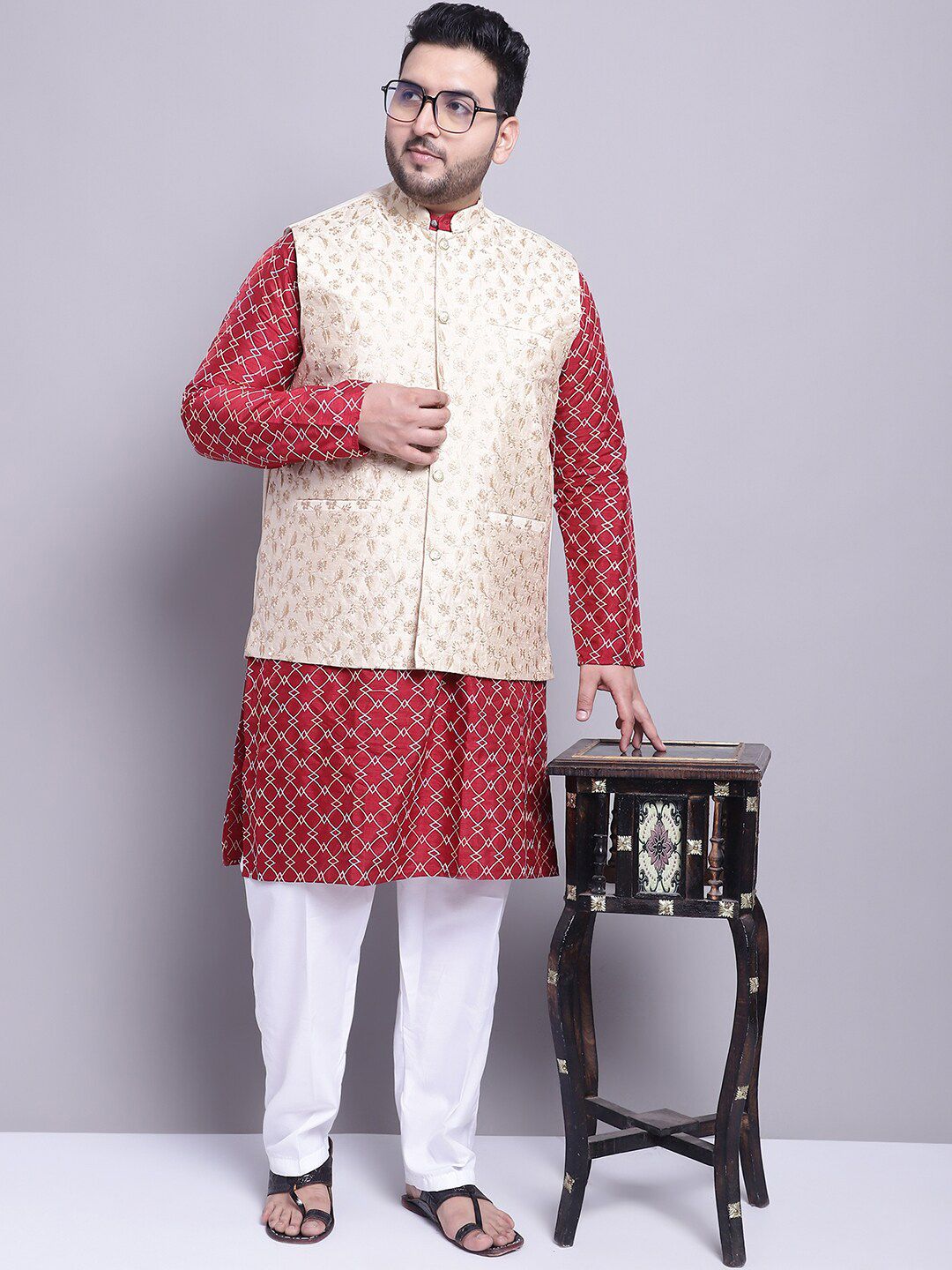 SOJANYA PLUS Embroidered Regular Thread Work Kurta With Pyjamas & With Nehru Jacket