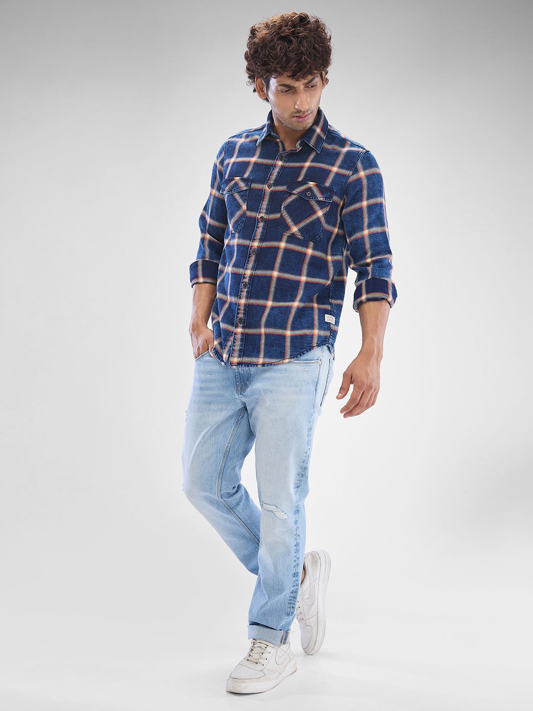 SPYKAR Men Windowpane Checks Pocket Detailing Slim Fit  Casual Shirt