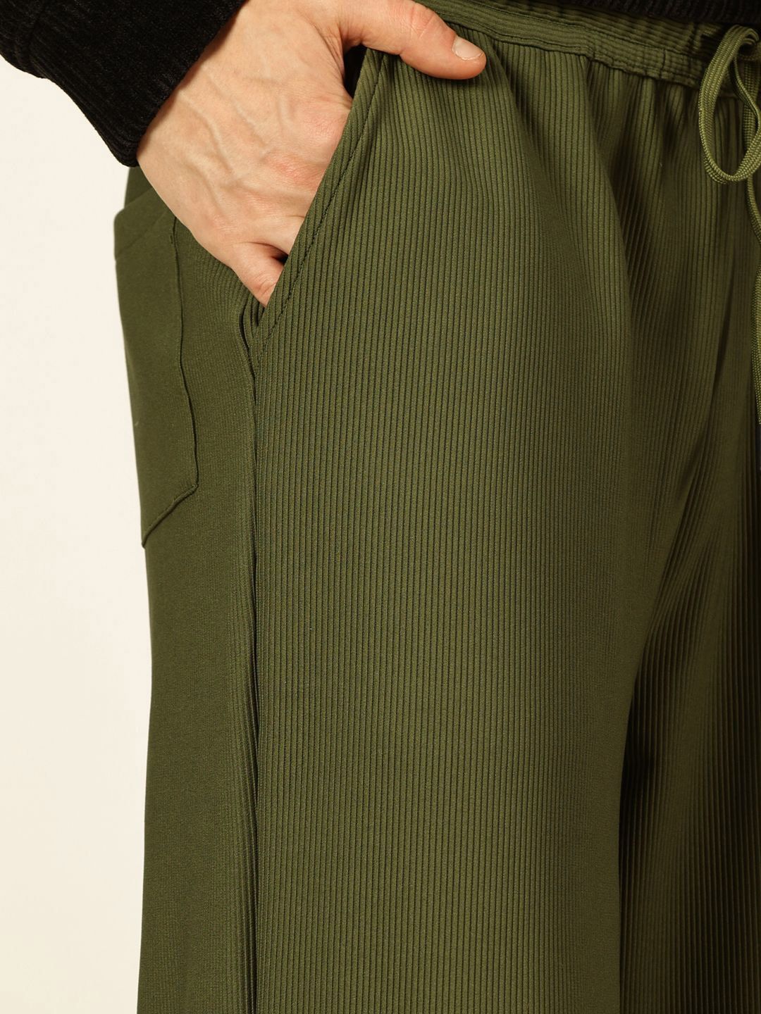 Thomas Scott Men Mid-Rise Loose Fit Parallel Trousers