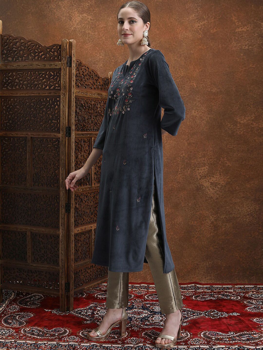 Vishudh Navy Blue Floral Embroidered Straight Kurta