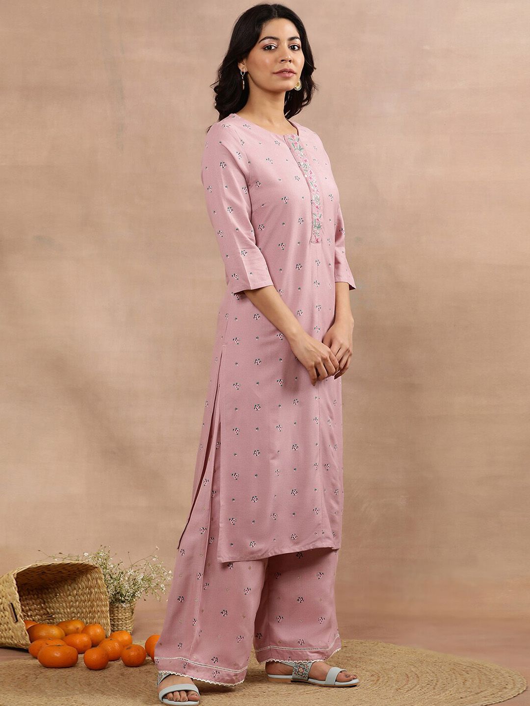 W Floral Printed Regular Thread Work Kurta with Trousers & With Dupatta