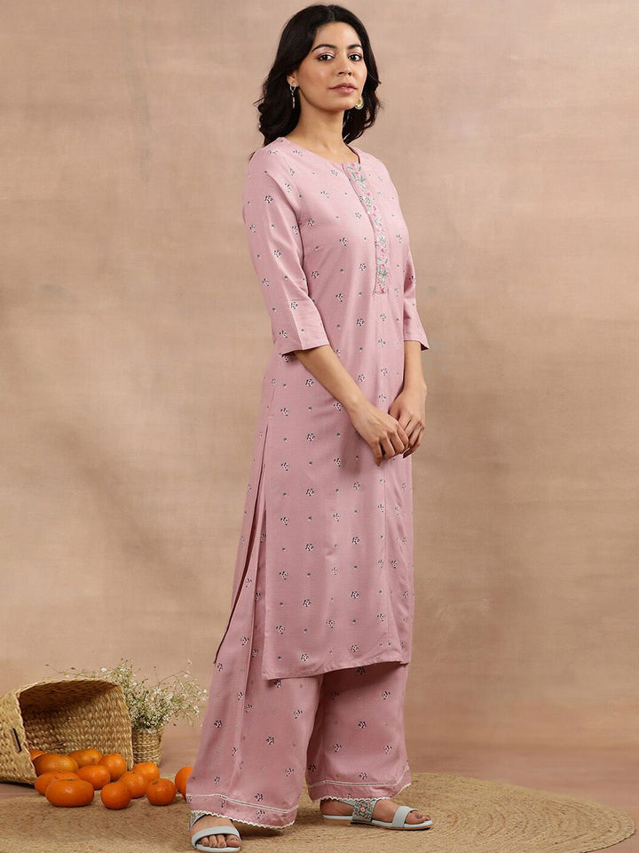 W Floral Printed Regular Thread Work Kurta with Trousers & With Dupatta