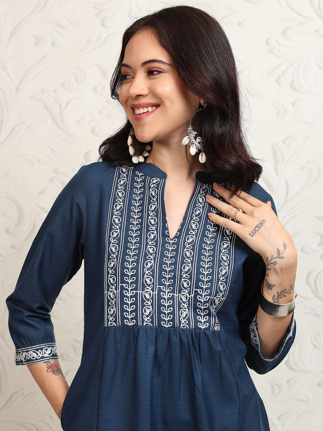 Vishudh Women Embroidered Flared Sleeves Thread Work Kurta