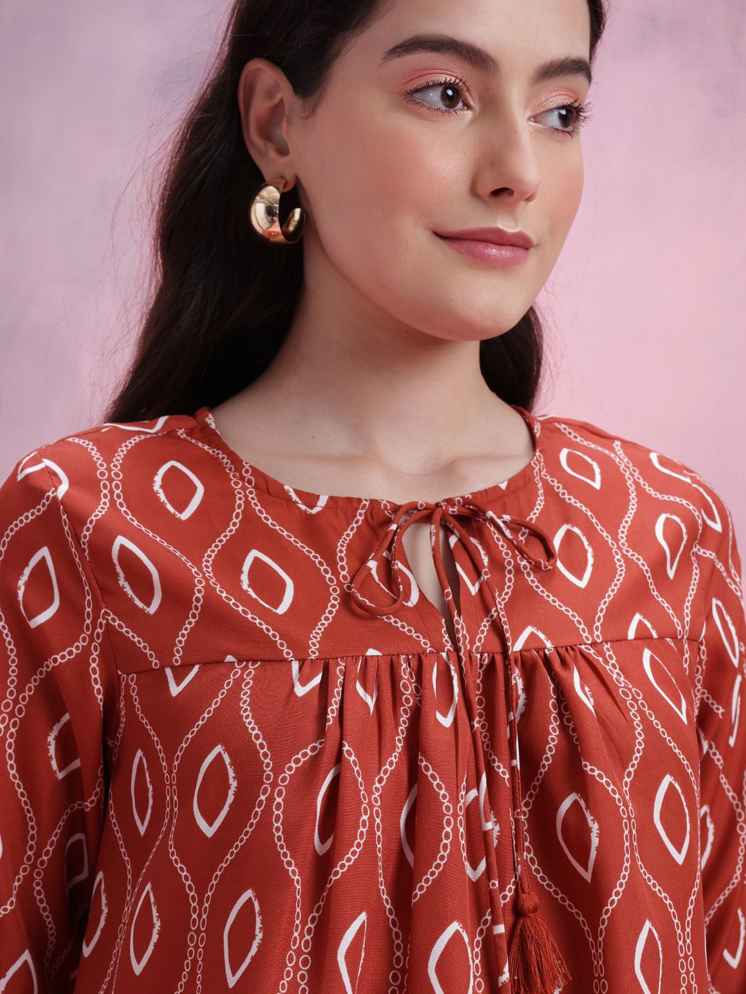 DressBerry Geometric Print Tie-Up Neck Top