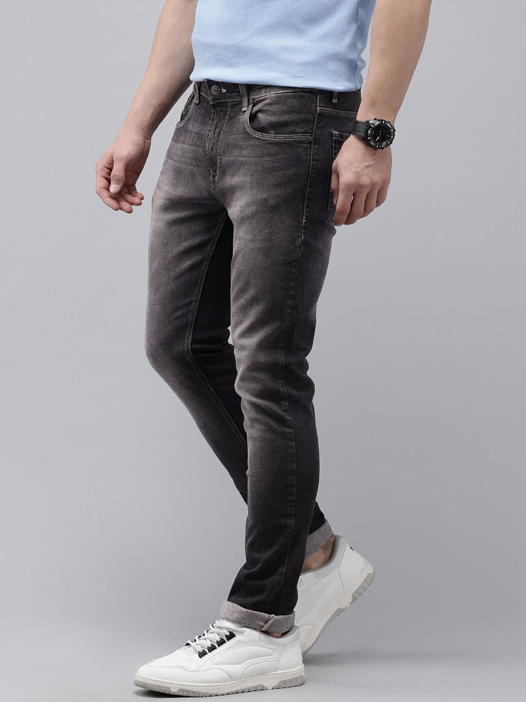 Spykar Men Slim sesuai dengan jeans yang boleh diperbaharui dengan cahaya rendah