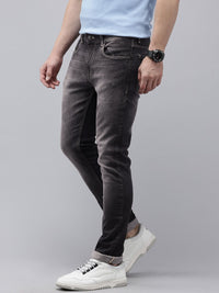 Spykar Men Slim sesuai dengan jeans yang boleh diperbaharui dengan cahaya rendah