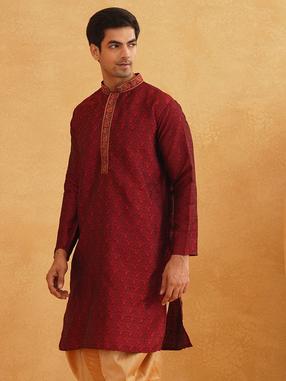SOJANYA Men Maroon Woven Design Straight Kurta