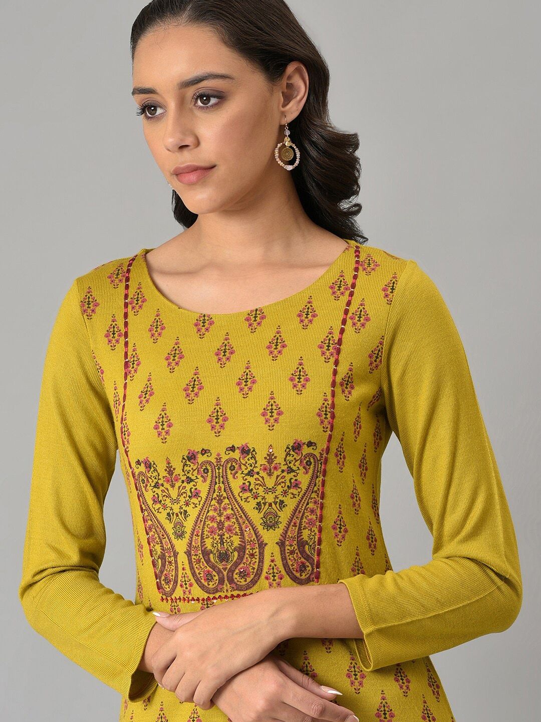 W Women Green Paisley Embroidered Keyhole Neck Flared Sleeves Kurta