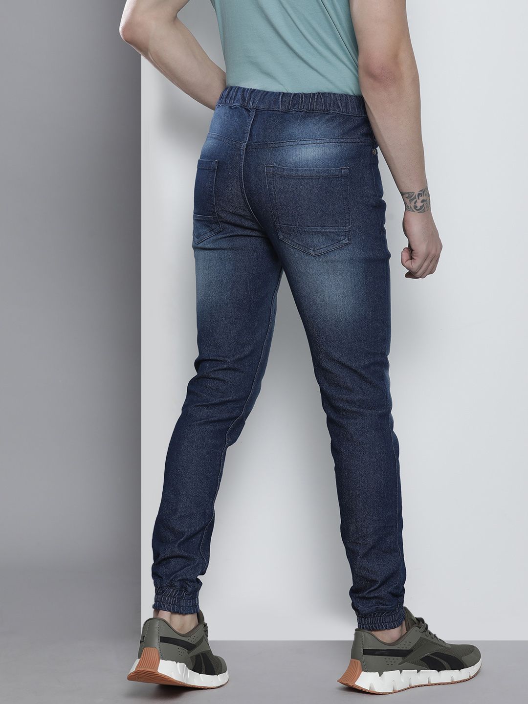The Indian Garage Co Men Blue Light Fade Stretchable Jogger Jeans