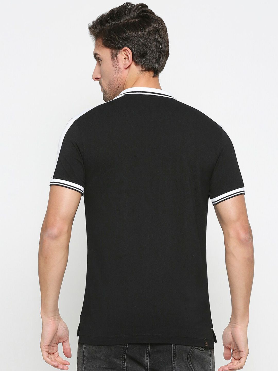 Menjadi T-Shirt Kasual Polo Manusia