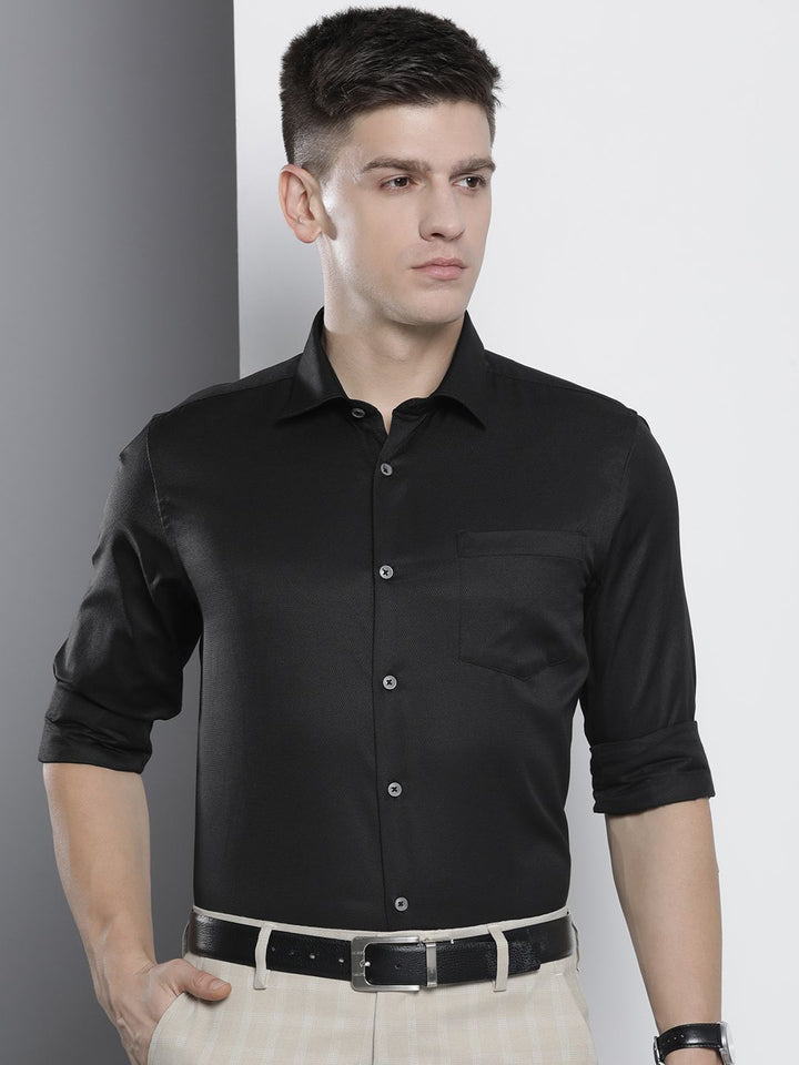 The Indian Garage Co. X Luxe Men Slim Fit Opaque Printed Formal Shirt
