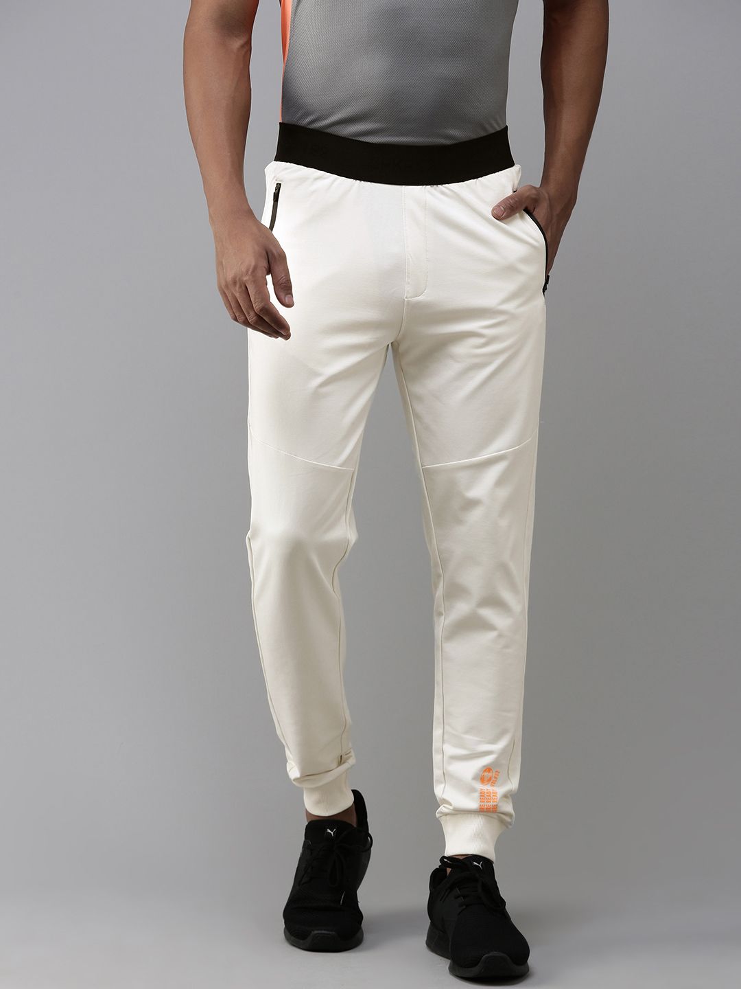 Spykar Men Pepejal Slim Fit Mid-Rise Joggers biasa