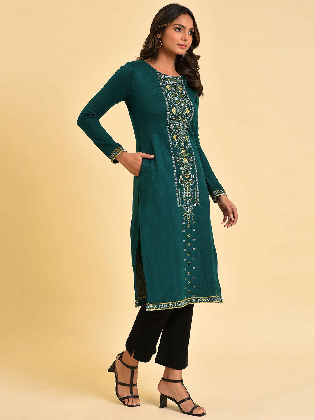 W Green Geometric Embroidered Straight Kurta