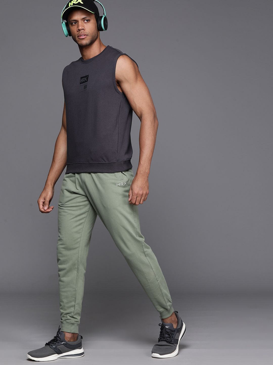 HRX by Hrithik Roshan Round Neck Sleeveless Sweatshirt