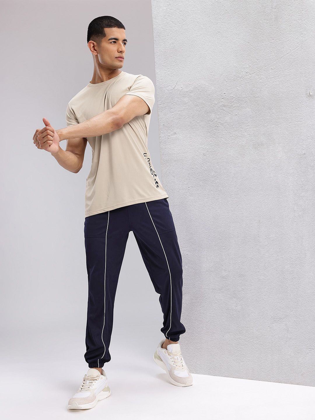 HRX by Hrithik Roshan Men Typography Print Mid-Rise Rapid-Dry Running Joggers