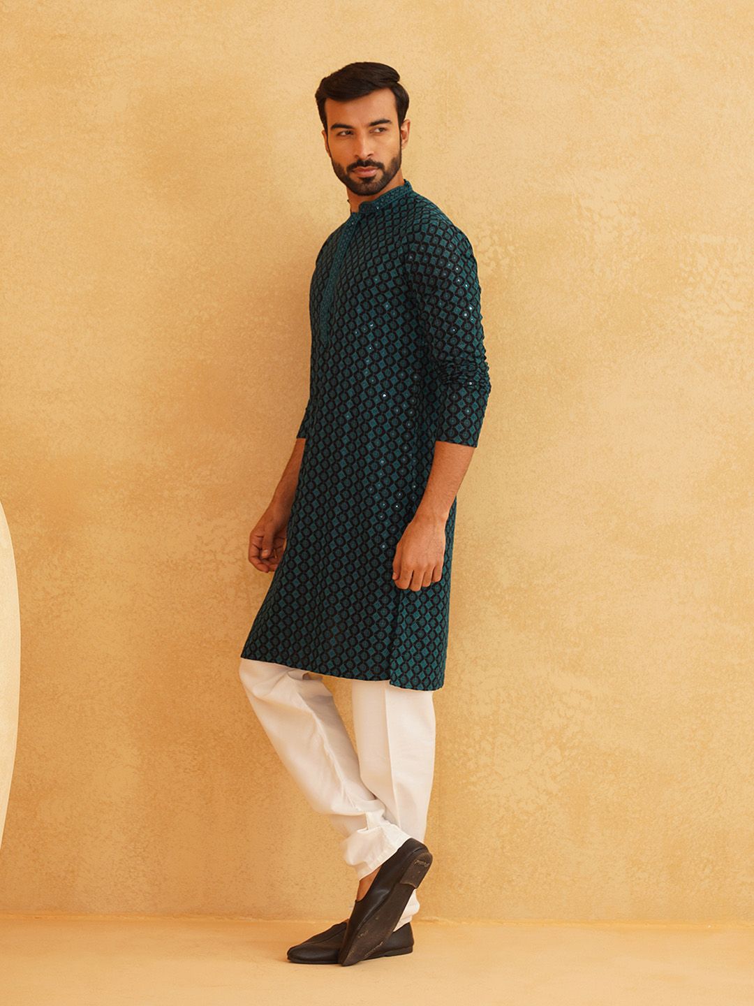 SOJANYA Kurta Kapas Tulen Bersulam Labuci dengan Churidar