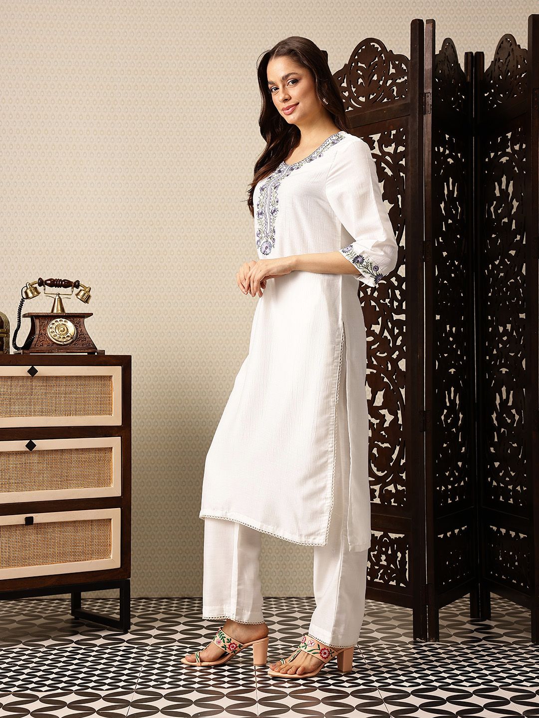House of Pataudi Floral Embroidered Regular Jashn Kurta with Trousers & With Dupatta