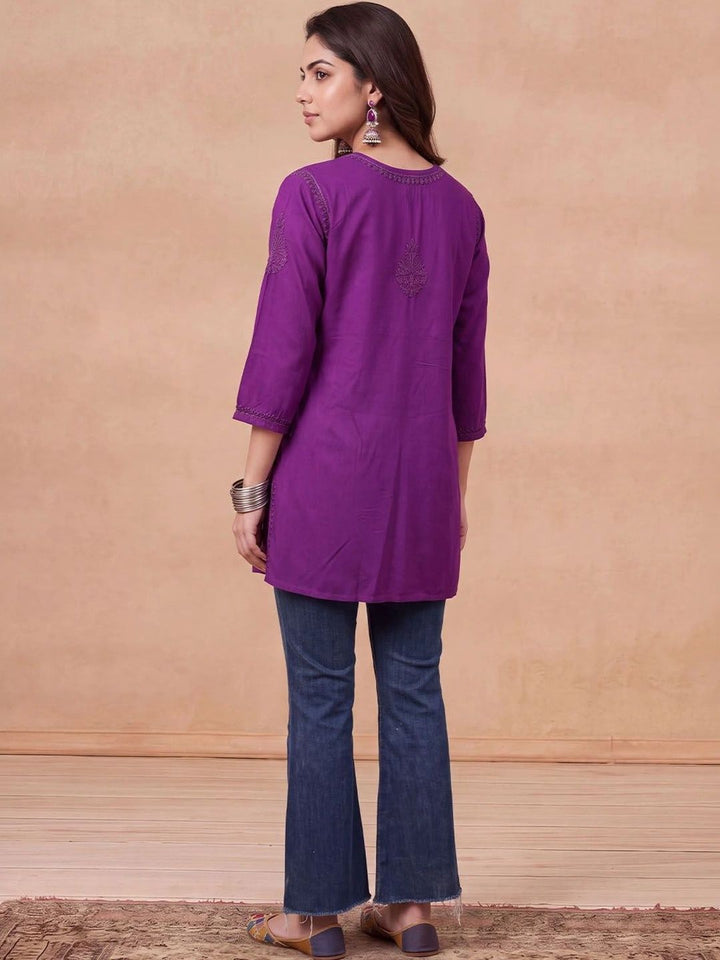 Rumah Wanita Chikankari Motif Etnik Bersulam Kurta Chikankari