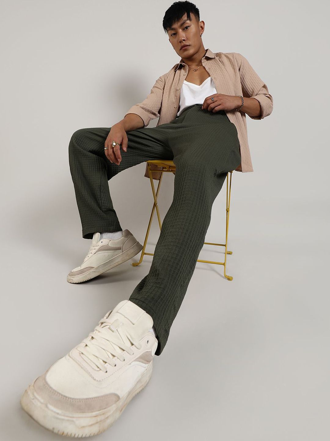 Campus Sutra Men Comfort Mid-Rise Plain Chinos Trousers